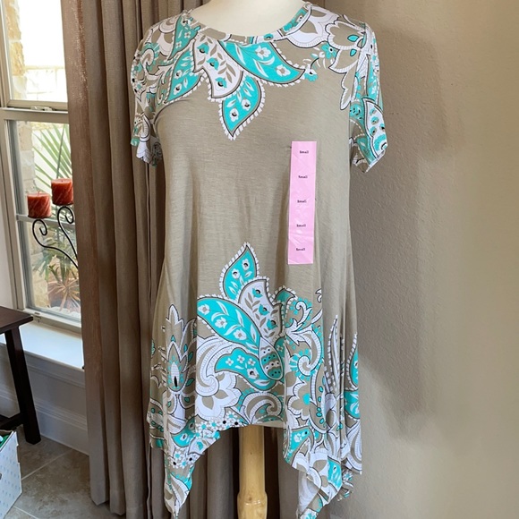 Chelsea Theodore Sharkbite Top - Picture 1 of 5